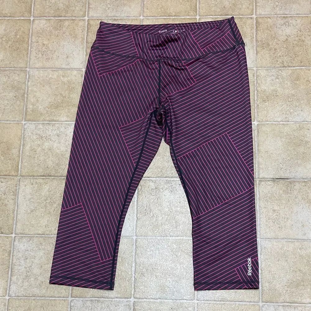 Reebok Women’s Gray Leggings with Pink Stripe Pattern Size L